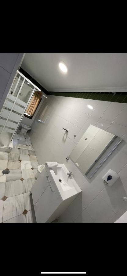 Hotel New Hortaleza Coliving à Madrid Extérieur photo